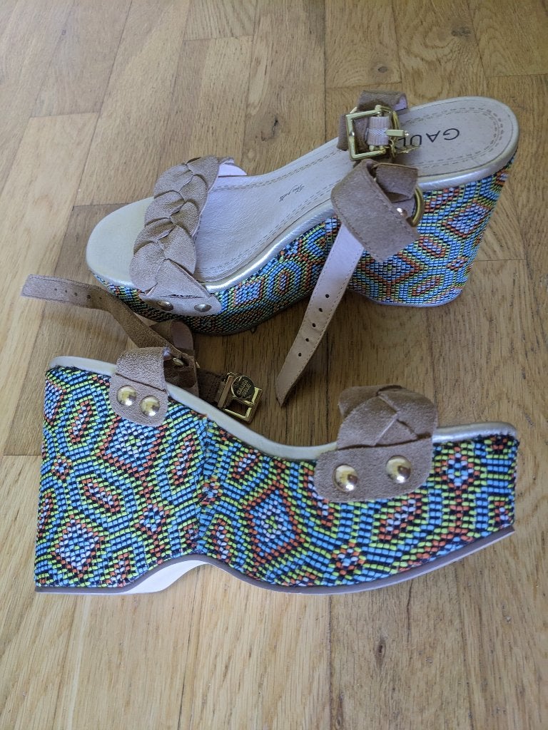 Sandale à talon compensé coloré, Vêtements | Femmes, Neuf, Enlèvement ou Envoi, Autres couleurs, Gaudi
