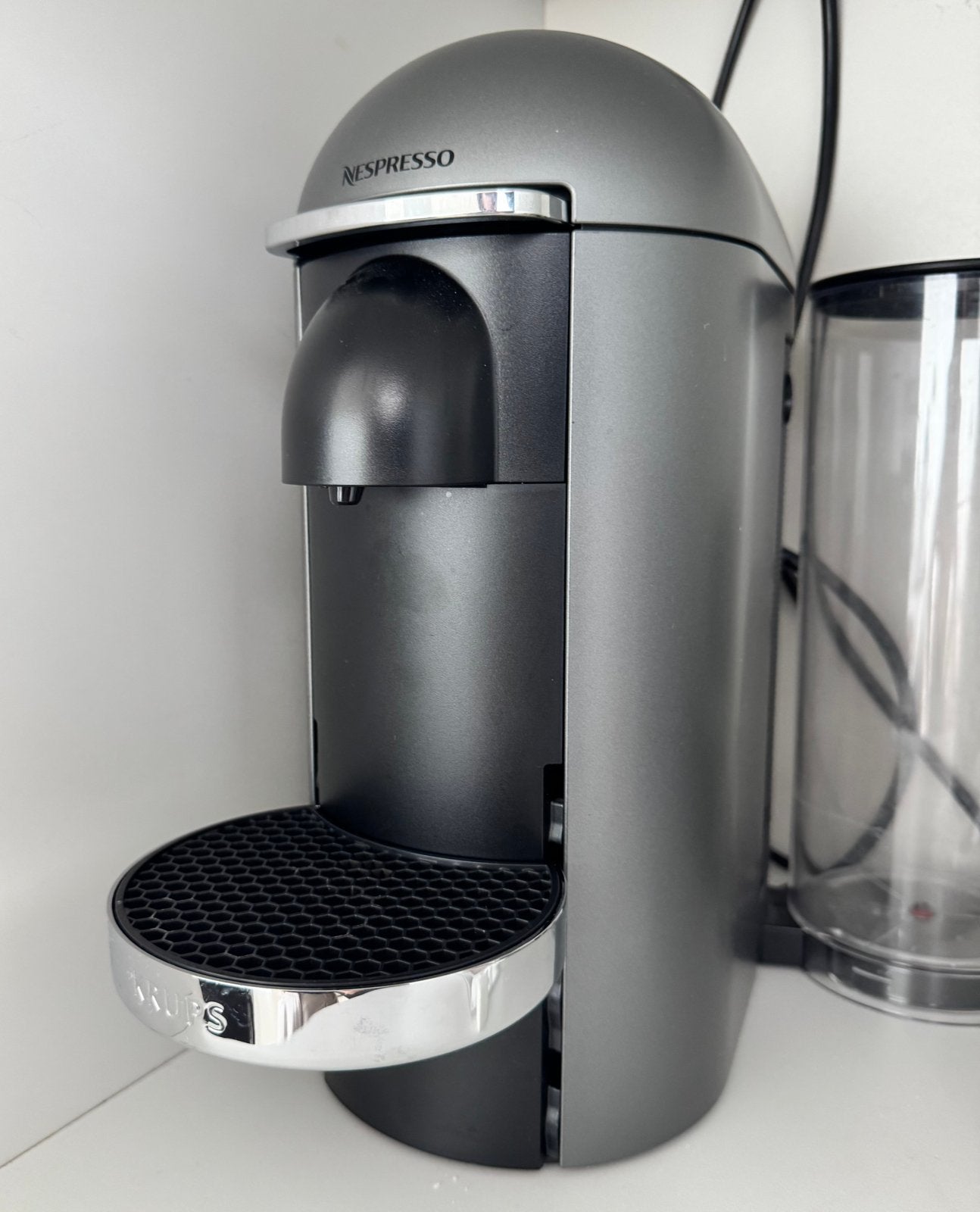Nespresso Vertuo KRUPS koffiemachine, Elektronische apparatuur, Ophalen, Koffiemachine, Zo goed als nieuw, Koffiepads en cups