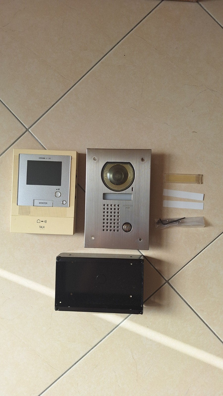 Vidéophone Aiphone + station intérieure, Enlèvement, Caméra intégrée, Utilisé, Filaire