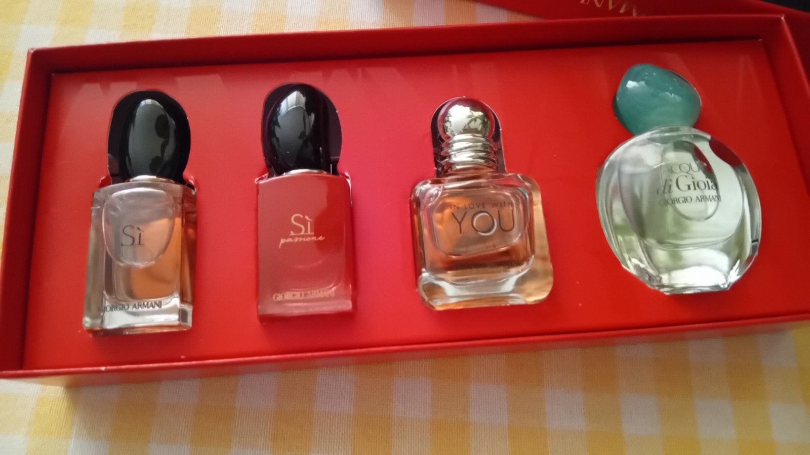 4 Mini Parfum Flesjes Armani Vintage '90 In Originele Doos, Ophalen