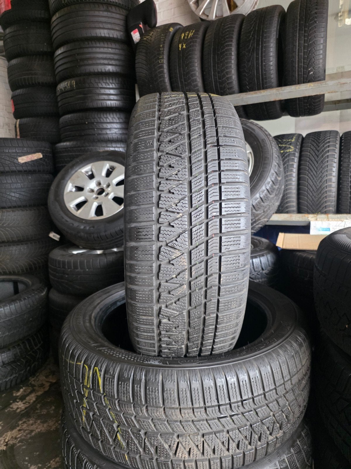 235 50 19 kumho avec montage et équilibrage, Enlèvement