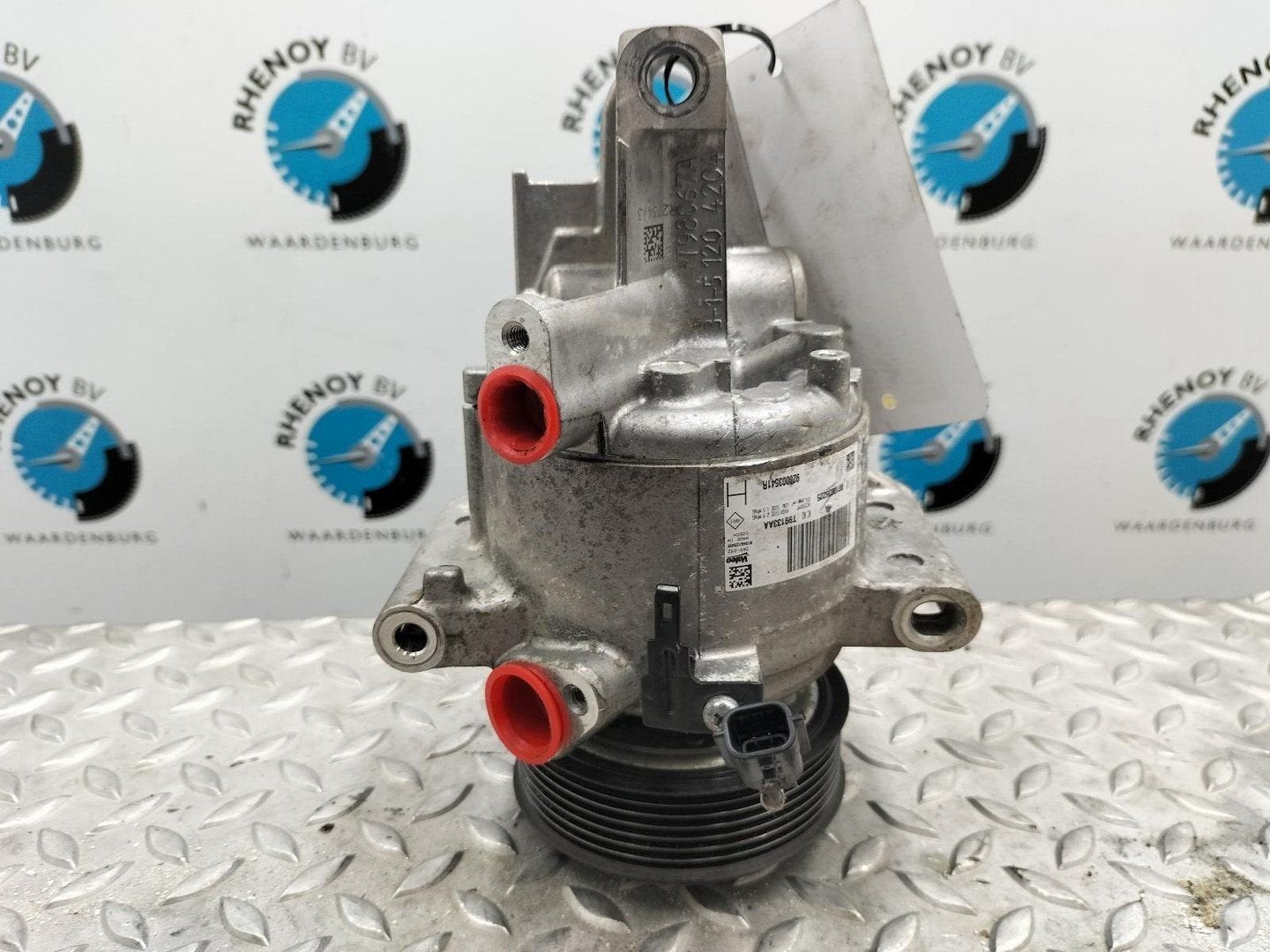 DACIA DUSTER 1.0 TCE PRESTIGE AIRCO COMPRESSOR / AIRCOPOMP 2, Enlèvement ou Envoi, Utilisé, ARN reconnu