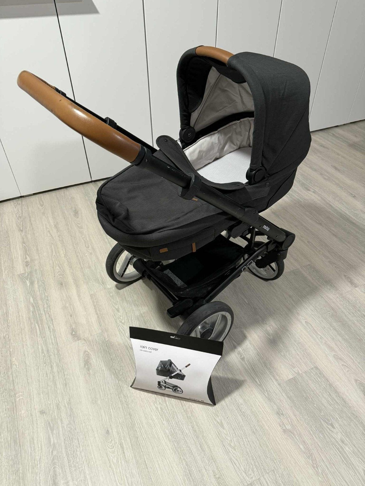 Mutsy Nio kinderwagen Antraciet -
Zwart kader, Kinderen en Baby's, Kinderwagens en Combinaties, Ophalen of Verzenden, Kinderwagen