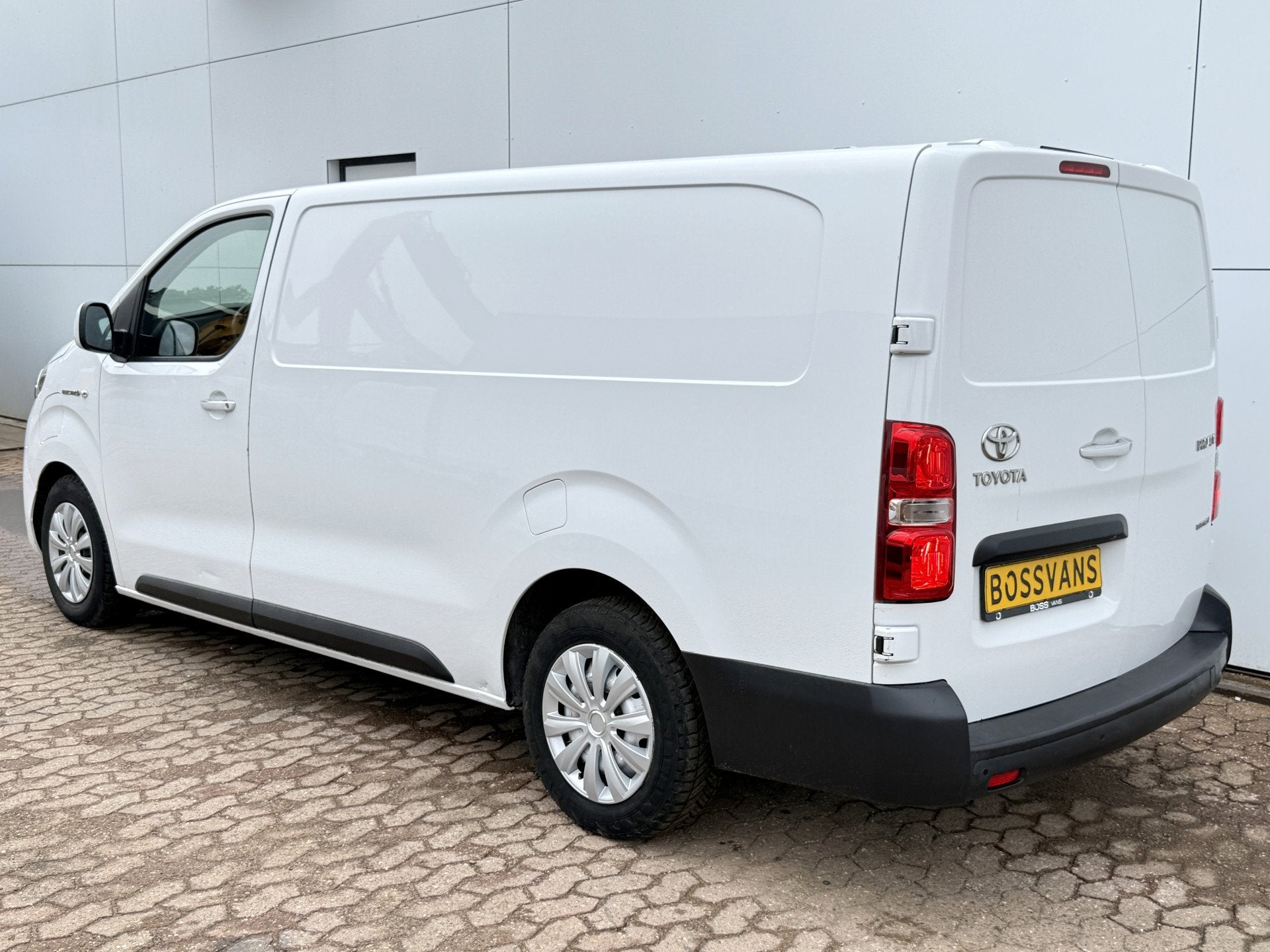 Toyota PROACE Electric 75kWh 136PK L2 Elektrisch 93.3% (SOH), Auto's, Stof, Gebruikt, Zwart, Wit