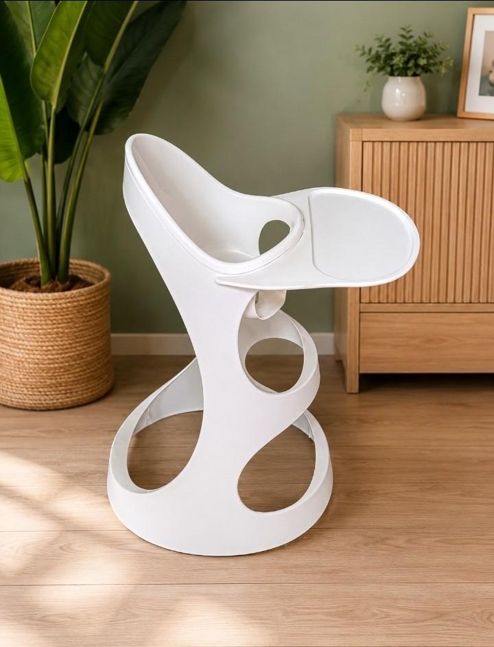 Chaise haute bébé design blanche avec tablette – moderne & o, Enfants & Bébés, Jouets | Jouets a bascule, Enlèvement ou Envoi