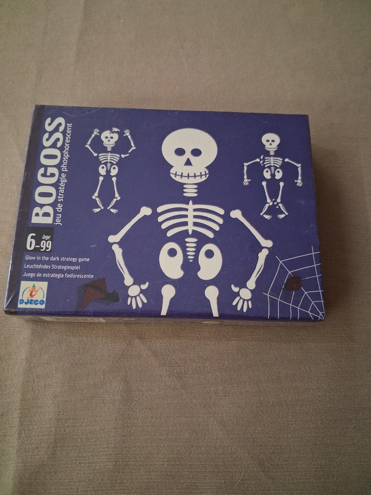 nieuw in de verpakking: Bogoss kaartspel Glow in the dark!, Ophalen of Verzenden, Nieuw