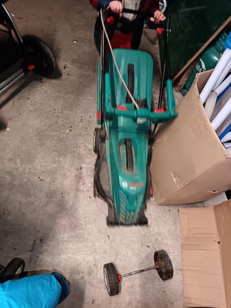 Grasmachine tondeuse Bosch, Jardin & Terrasse, Tondeuses à gazon, Enlèvement, Comme neuf