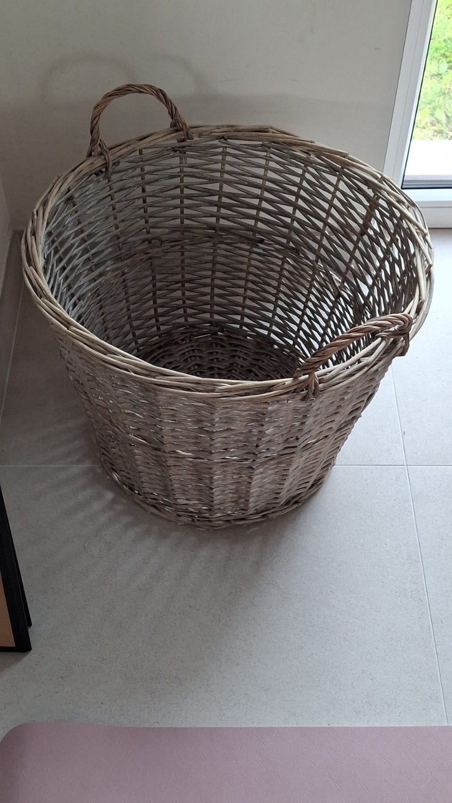 rieten mand goede staat., Huis en Inrichting, Ophalen, Met handvatten, Mand, Rond