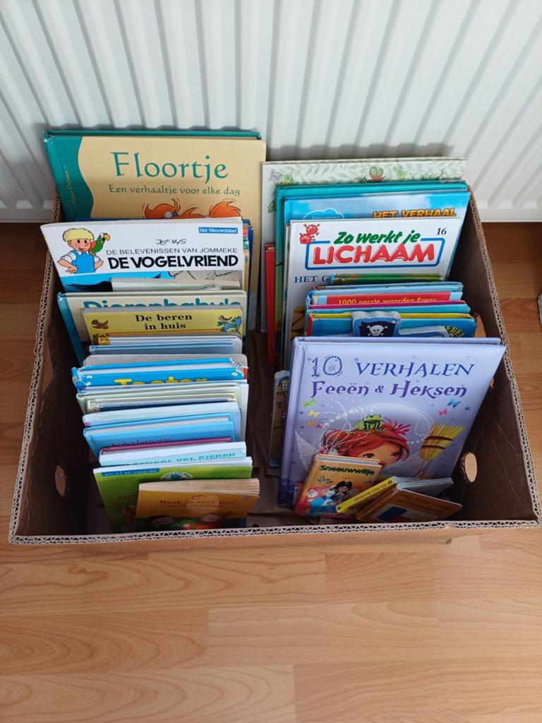 Bananendoos vol kleuter en kinderboeken, Boeken, Kinderboeken | Jeugd | onder 10 jaar, Ophalen