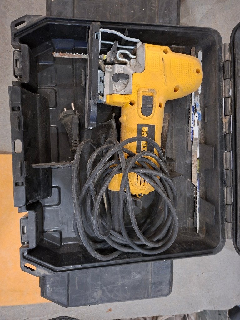 Scie sauteuse dewalt, Bricolage & Construction, Moins de 600 watts, 70 mm ou plus, Enlèvement, Utilisé