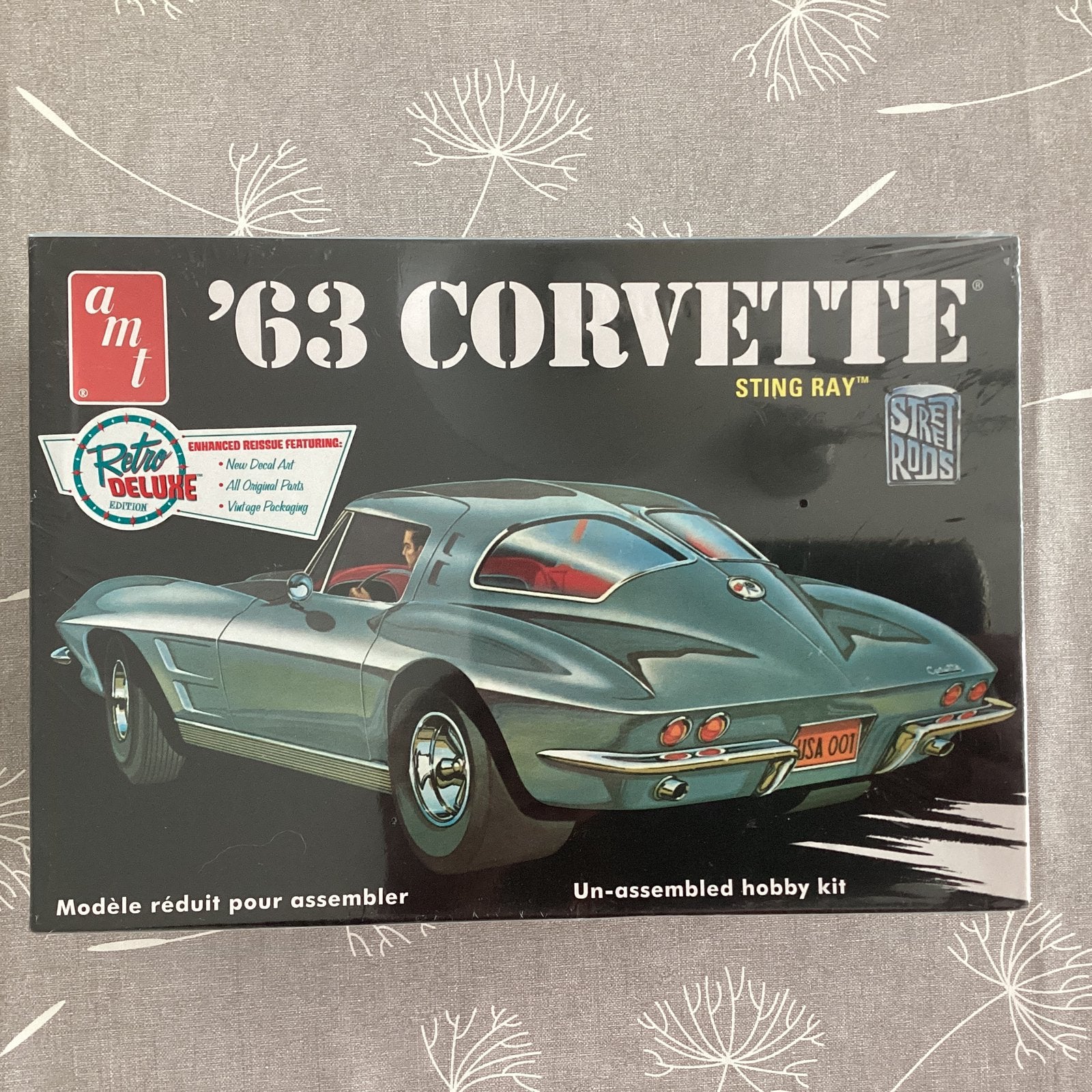 AMT 1963 Chevrolet Corvette Sting Ray, Hobby en Vrije tijd, Modelbouw | Auto's en Voertuigen, Verzenden, Zo goed als nieuw