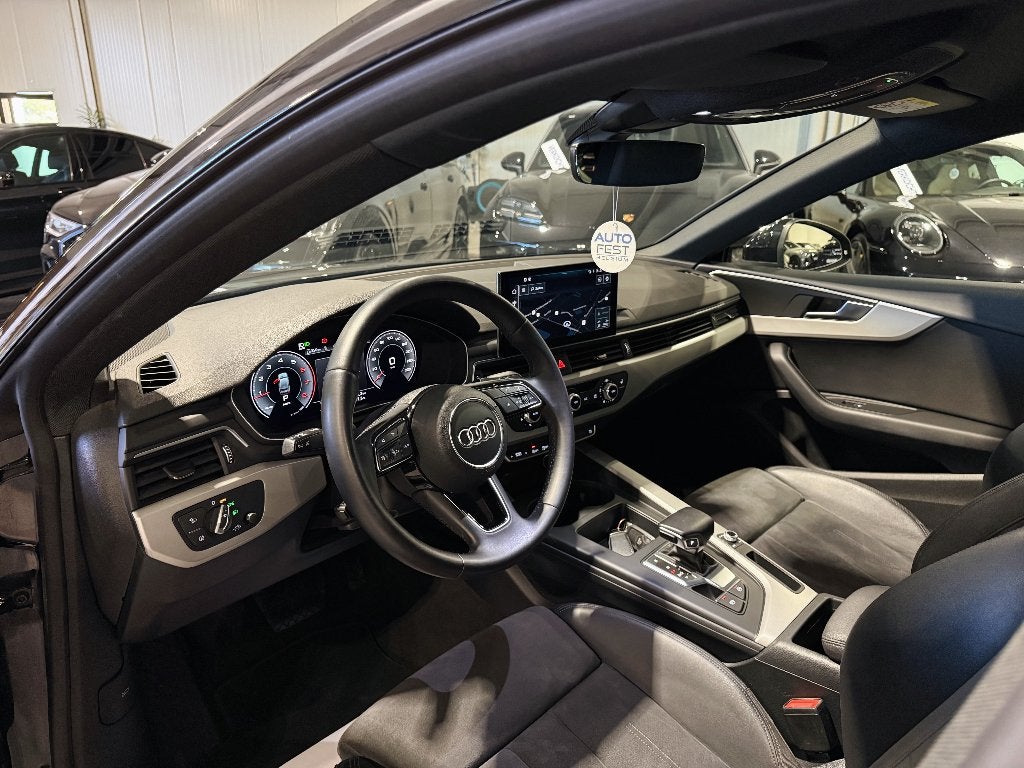 Audi A5 Sportback S-Line entièrement noire - Garantie, Cuir et Alcantara, Achat, Entreprise, Entretenue par le concessionnaire