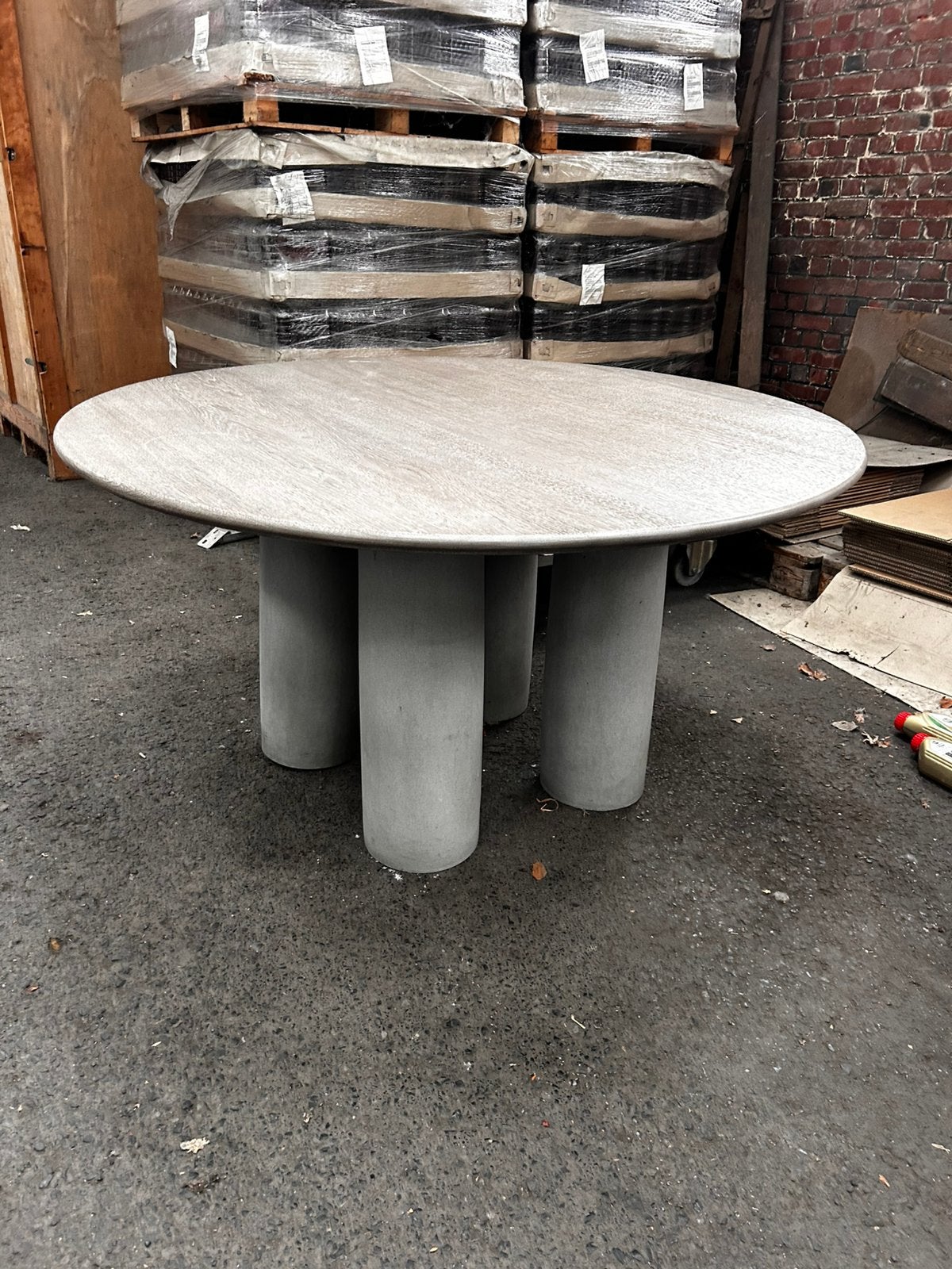 Obumex eettafel met beton poten, Ophalen, Zo goed als nieuw, Rond