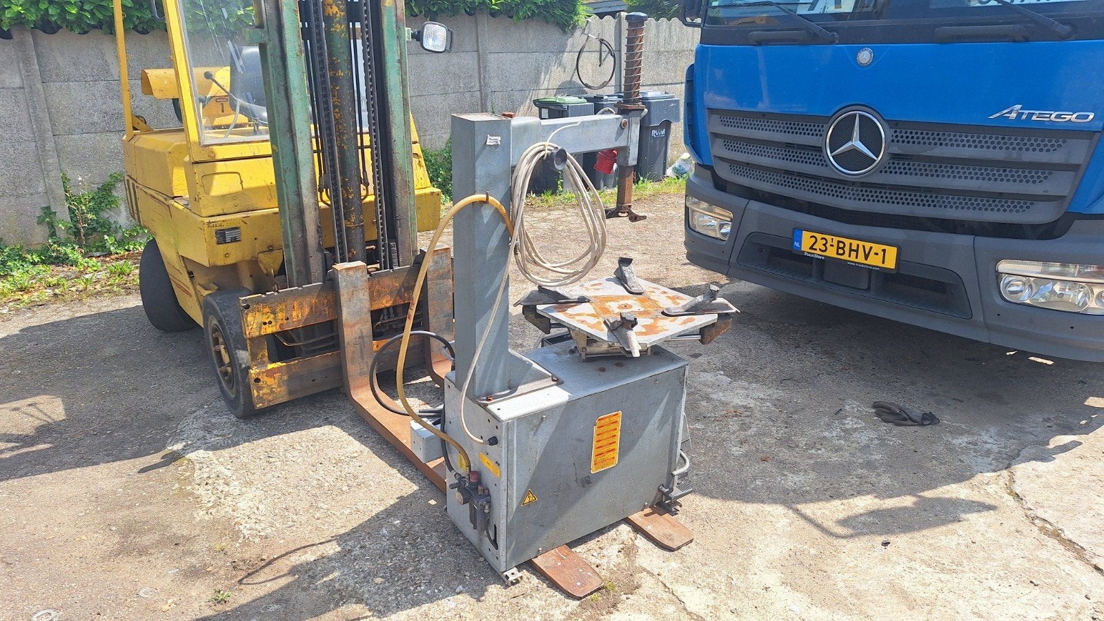 Bandenmachine 380v goed werkend, Ophalen