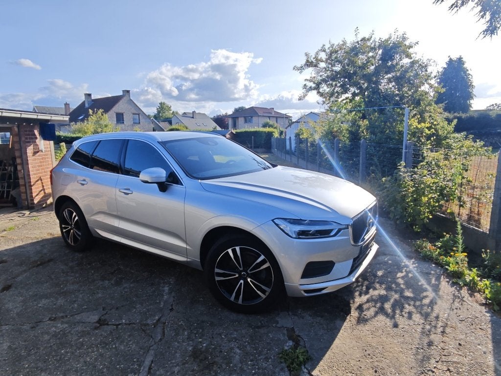 Volvo XC60 2.0 D4 Momentum Pro Geartronic AdBlue, Cuir, Argent ou Gris, Achat, Entretenue par le concessionnaire