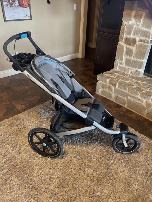 Thule Urban Glide 2 met bassinet en autostoel (+ isofix), Kinderen en Baby's, Ophalen, Zo goed als nieuw, Overige merken, Zonnekap