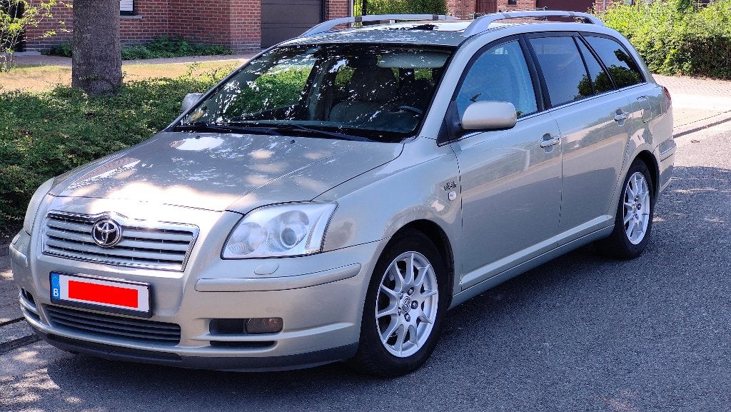 Toyota Avensis Wagon 2.2 D-4D D-CAT, Auto's, Toyota, Voorwielaandrijving, Dealer onderhouden, Avensis, Beige