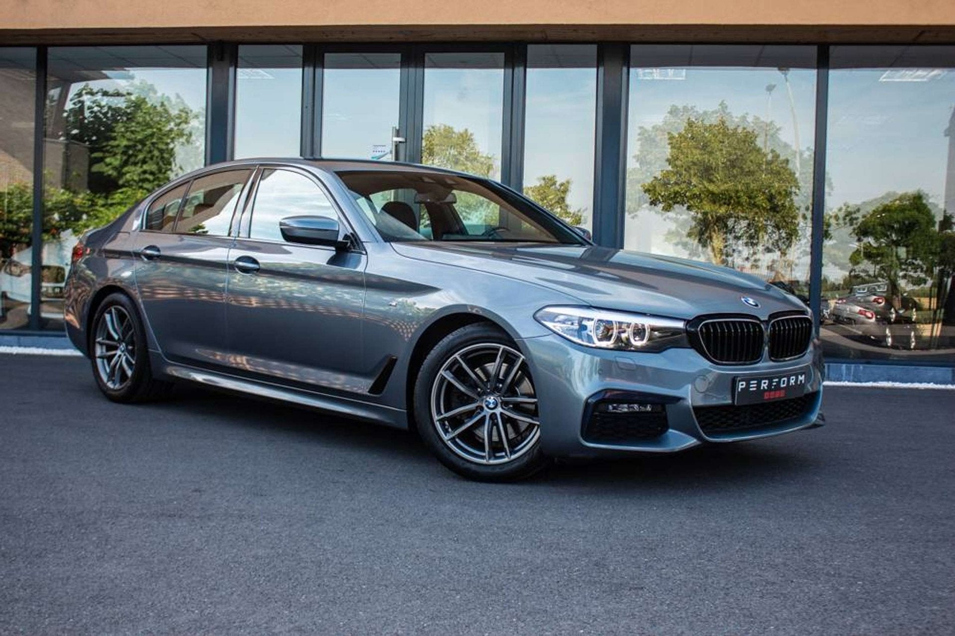 BMW 520 iA*BENZINE*ALCANTARA*M-PACK*NAVI*CRUISE*, Auto's, Automaat, Gebruikt, 4 cilinders, Blauw