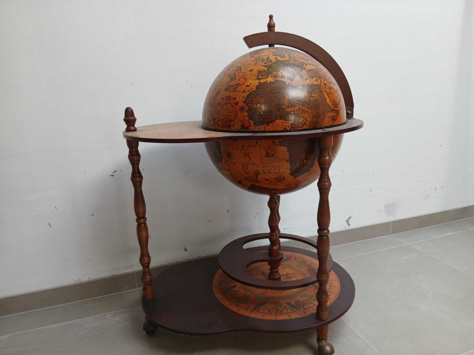 Bar globe, Ophalen, Met opbergruimte, Zo goed als nieuw, Globebar