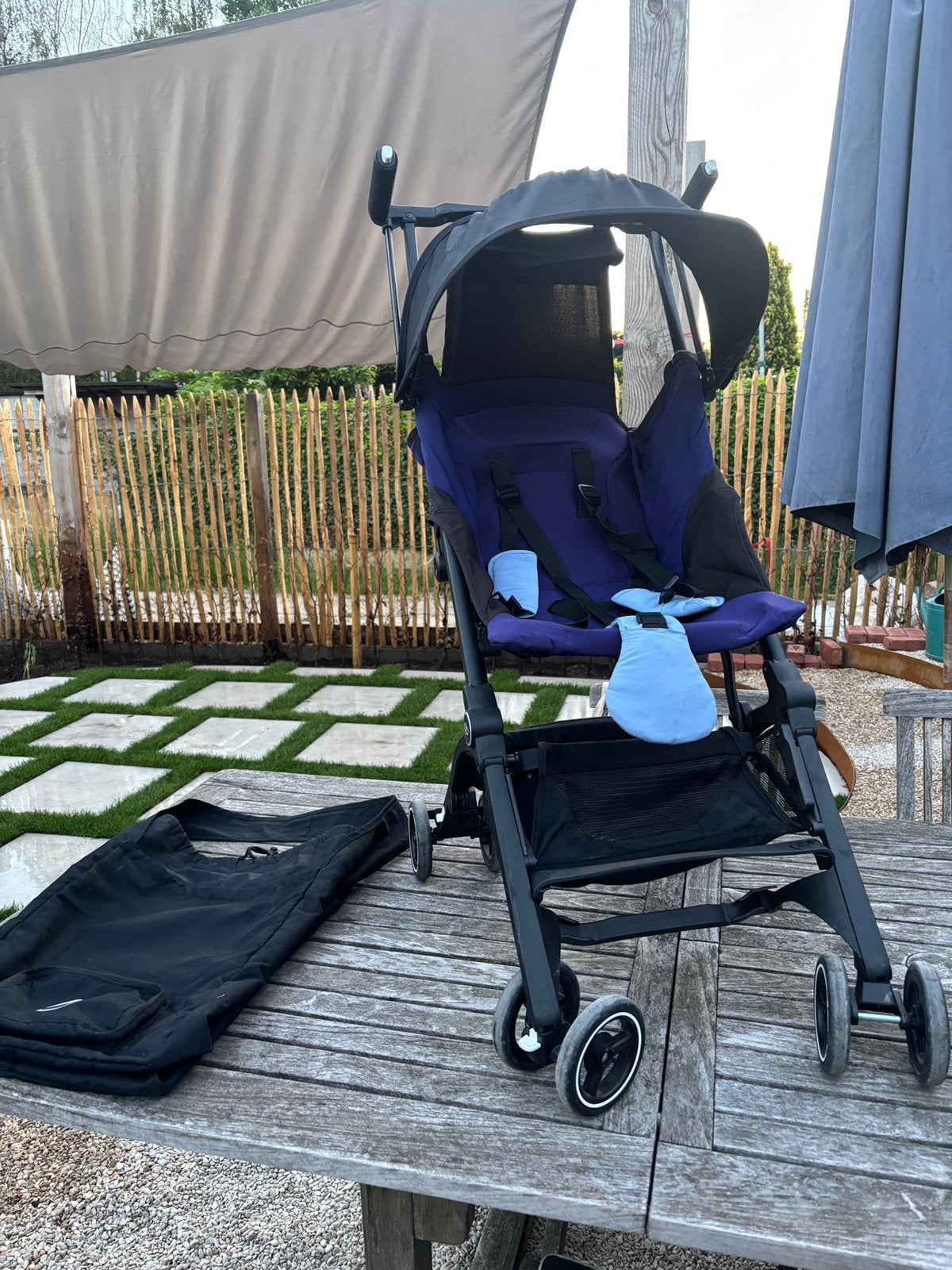 Compacte opvouwbare blauwe buggy gb pockit+, Ophalen, Zo goed als nieuw