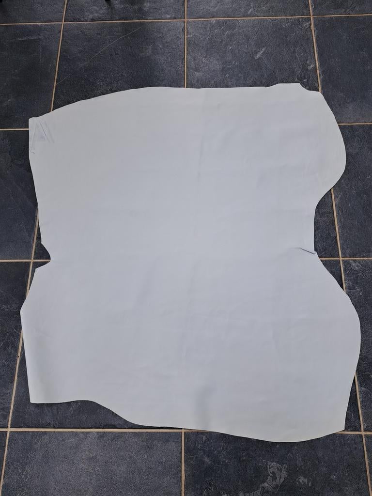 Ruim 1 vierkante meter wit leder lot B, Ophalen of Verzenden, Blauw