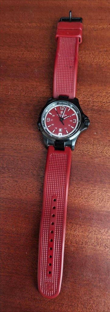 Montre suisse Victorinox 241717, Enlèvement ou Envoi, Utilisé