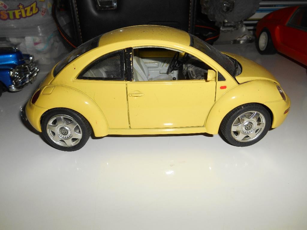 Burago 1/18 Volkswagen New Beetle 1998, Ophalen of Verzenden, Burago