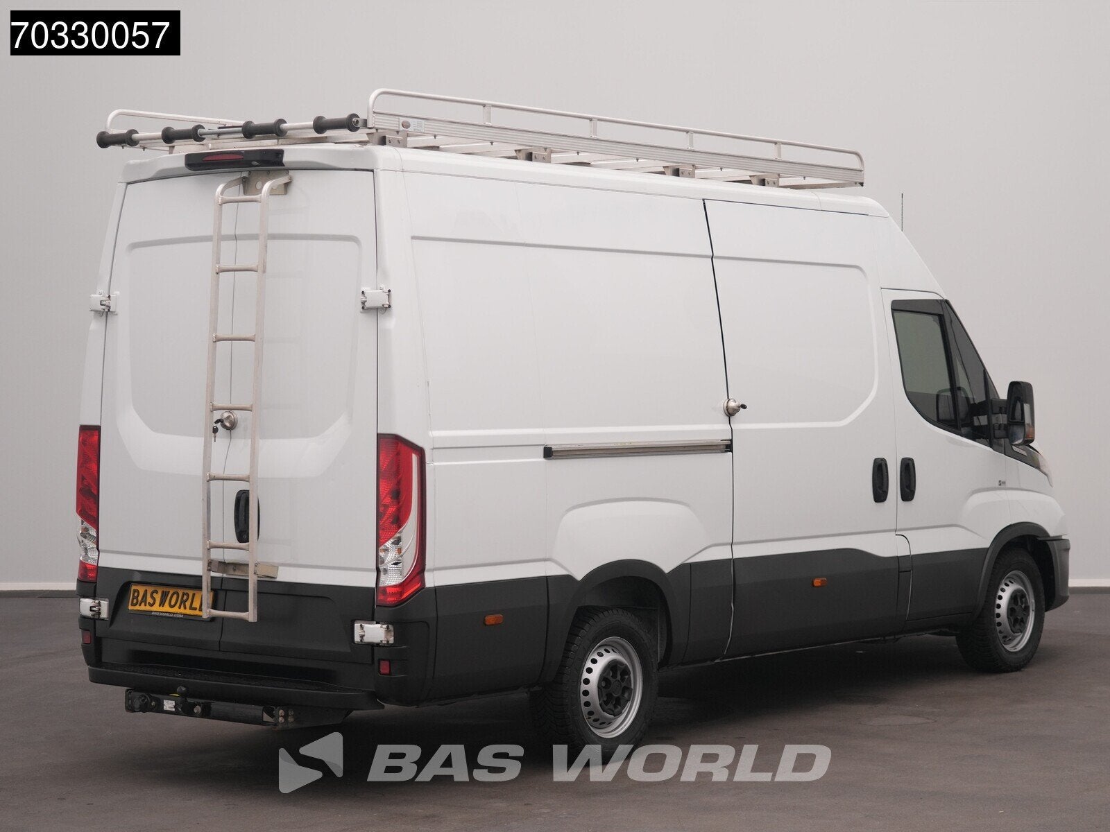 Iveco Daily 35S21 3.0L Automaat L2H2 3,5t Trekhaak Navi Airc, Stof, Gebruikt, Euro 6, 4 cilinders