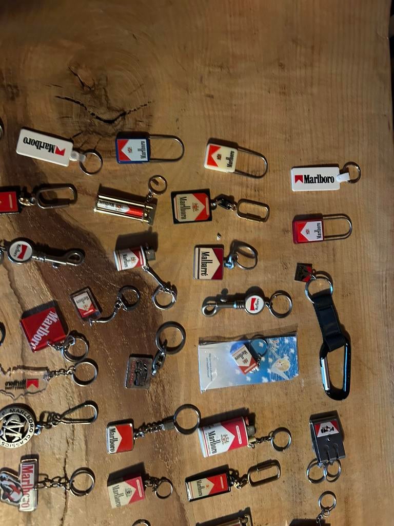 Sleutelhangers Marlboro, Collections, Marques & Objets publicitaires, Enlèvement ou Envoi, Comme neuf