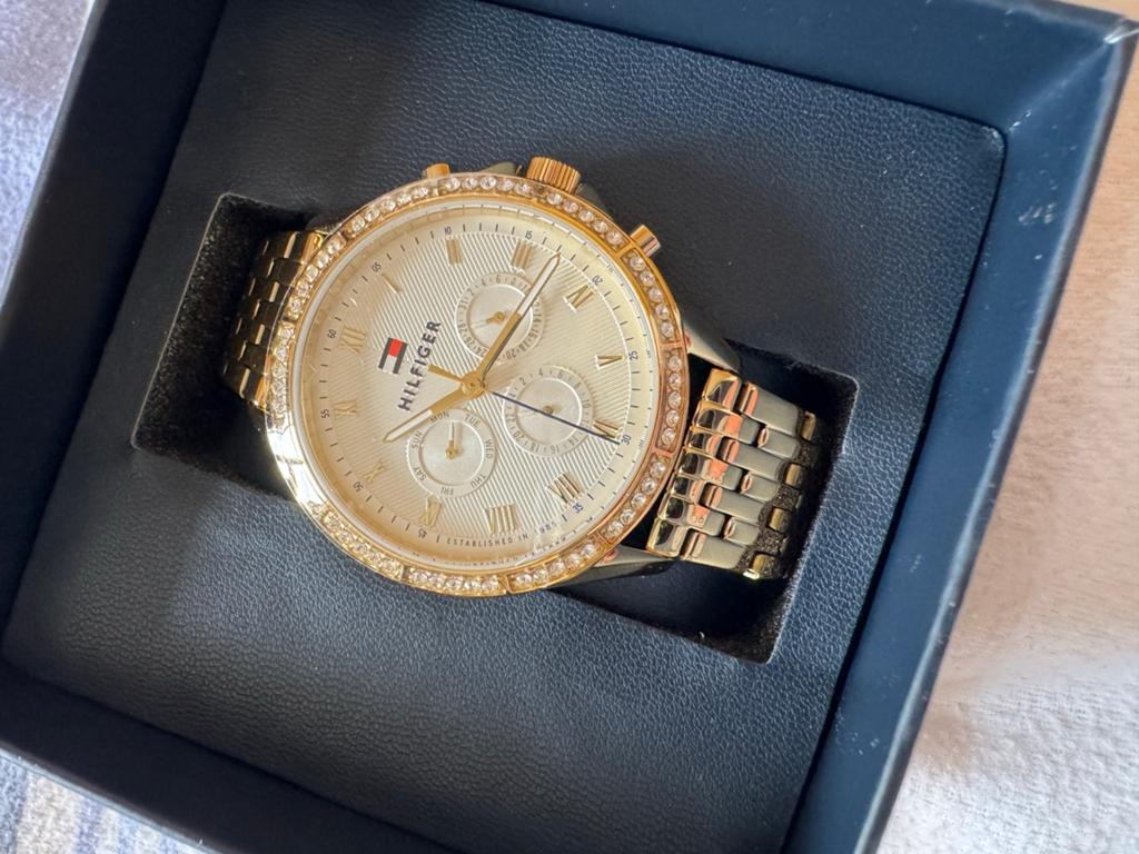 Tommy hilfiger ari gold horloge te koop, Enlèvement, Comme neuf, Montre-bracelet
