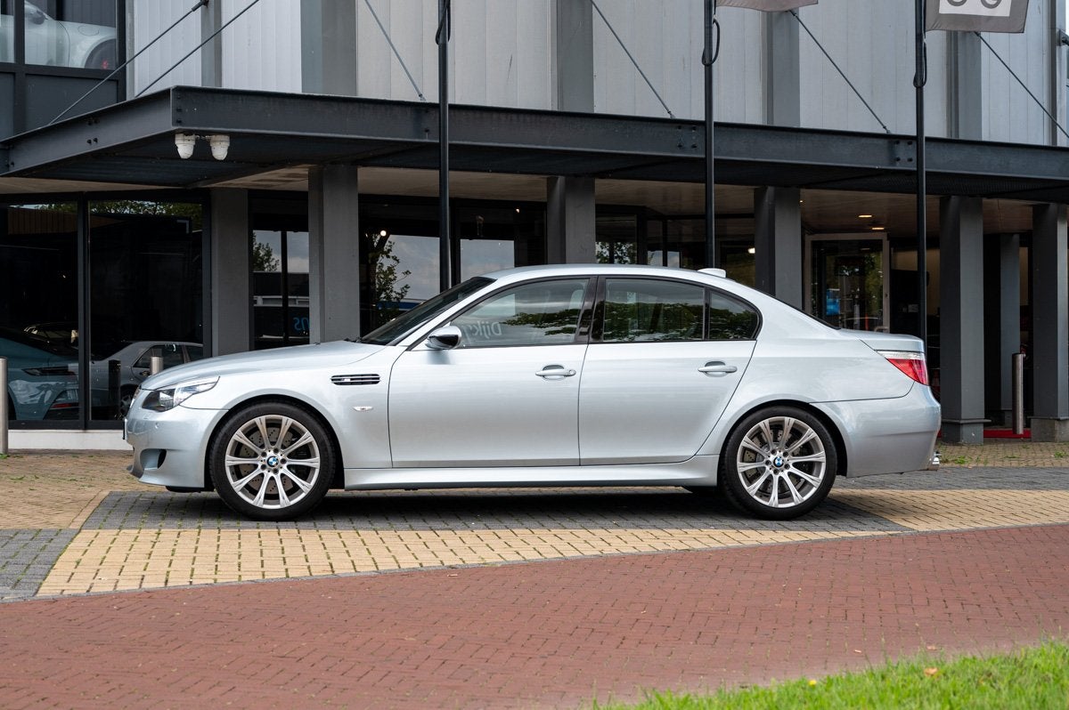 BMW M5 V10 LCI (semi-automatique), Autos, 4 portes, Entreprise, 507 ch, Autres couleurs