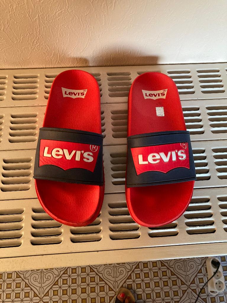 Slippers, Levi's, maat 33, Overige typen, Ophalen of Verzenden, Zo goed als nieuw, Levi's