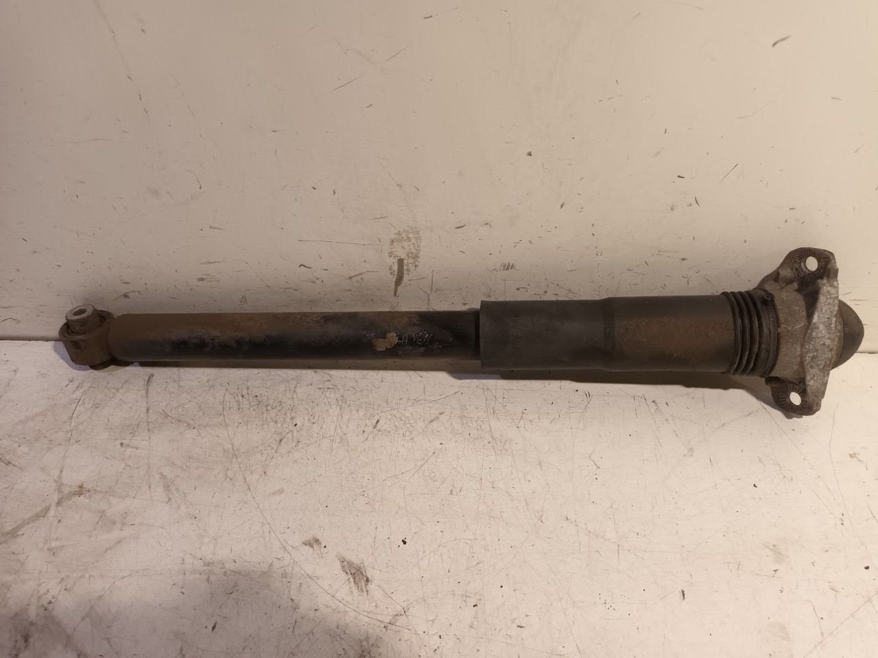 Schokbreker links achter Volkswagen Golf, Onderdelen@venauto.nl, Van der Ven Autorecycling B.V., Ettenseweg 76, 4706 PB Roosendaal, The Netherlands