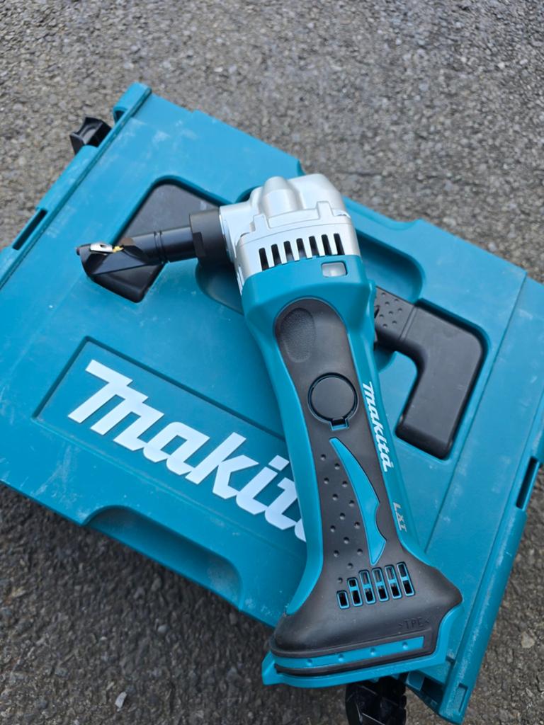 Plaatmetaalsnijmachine Makita DJN161, Bricolage & Construction, Outillage | Foreuses, Enlèvement