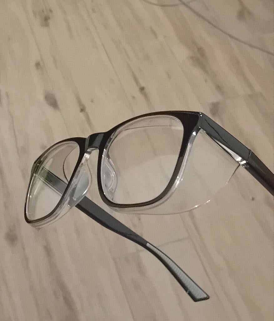 Casual looking safety glasses with side protection, Maison & Meubles, Enlèvement