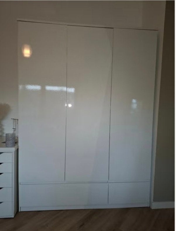 Witte hoogglans kleding kast, Ophalen, Zo goed als nieuw, Met lade(s)