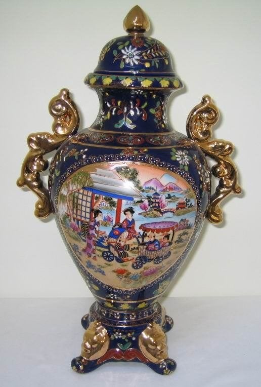 Porseleinen vaas met deksel uit China  - 332, Antiek en Kunst, Kunst | Niet-Westerse kunst, Ophalen, China, Meerkleurig, 46 cm