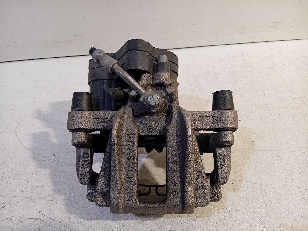 Remklauw rechts achter Volkswagen Golf, Auto-onderdelen, Onderdelen@venauto.nl, Van der Ven Autorecycling B.V., Gebruikt, Ettenseweg 76, 4706 PB Roosendaal, The Netherlands