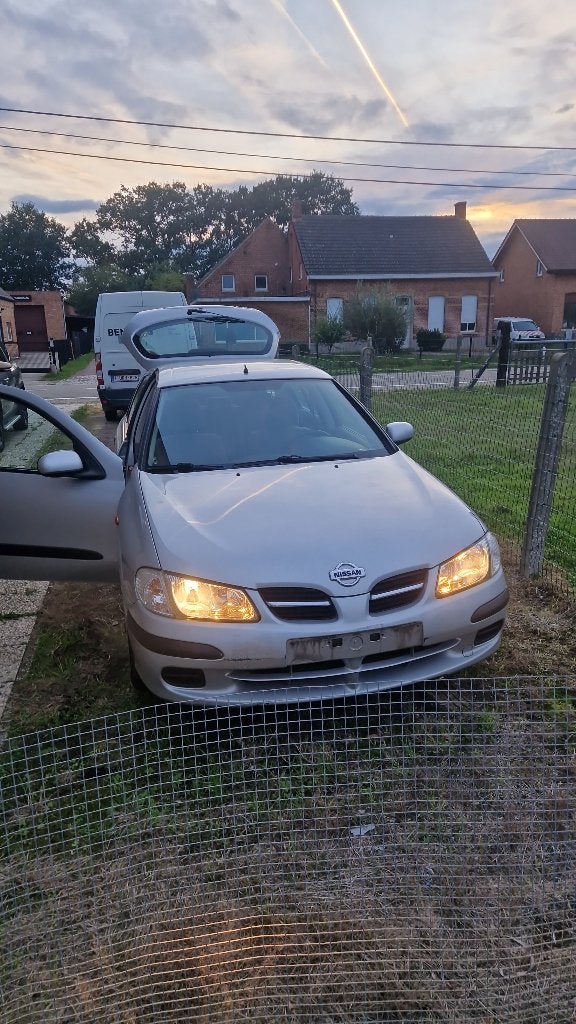 Nissan almera, Autos, Almera, Argent ou Gris, Achat, 4 portes
