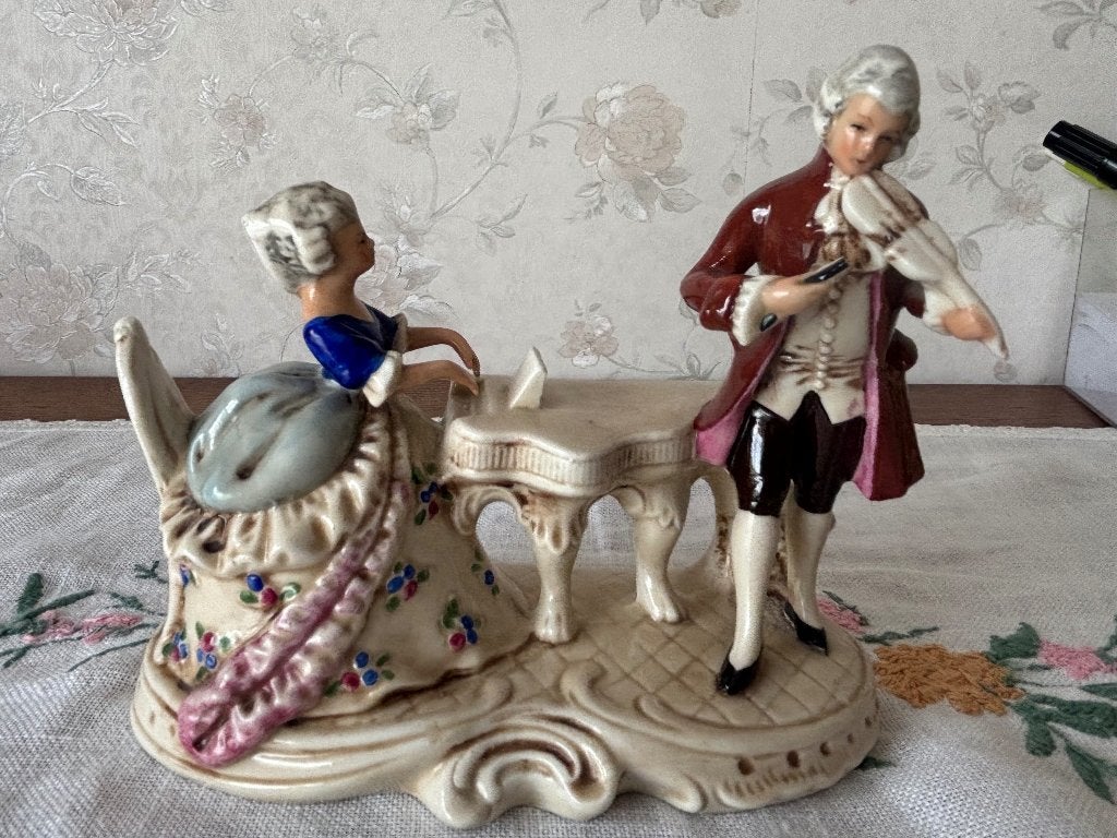 Biscuit beeldje, Antiek en Kunst, Ophalen