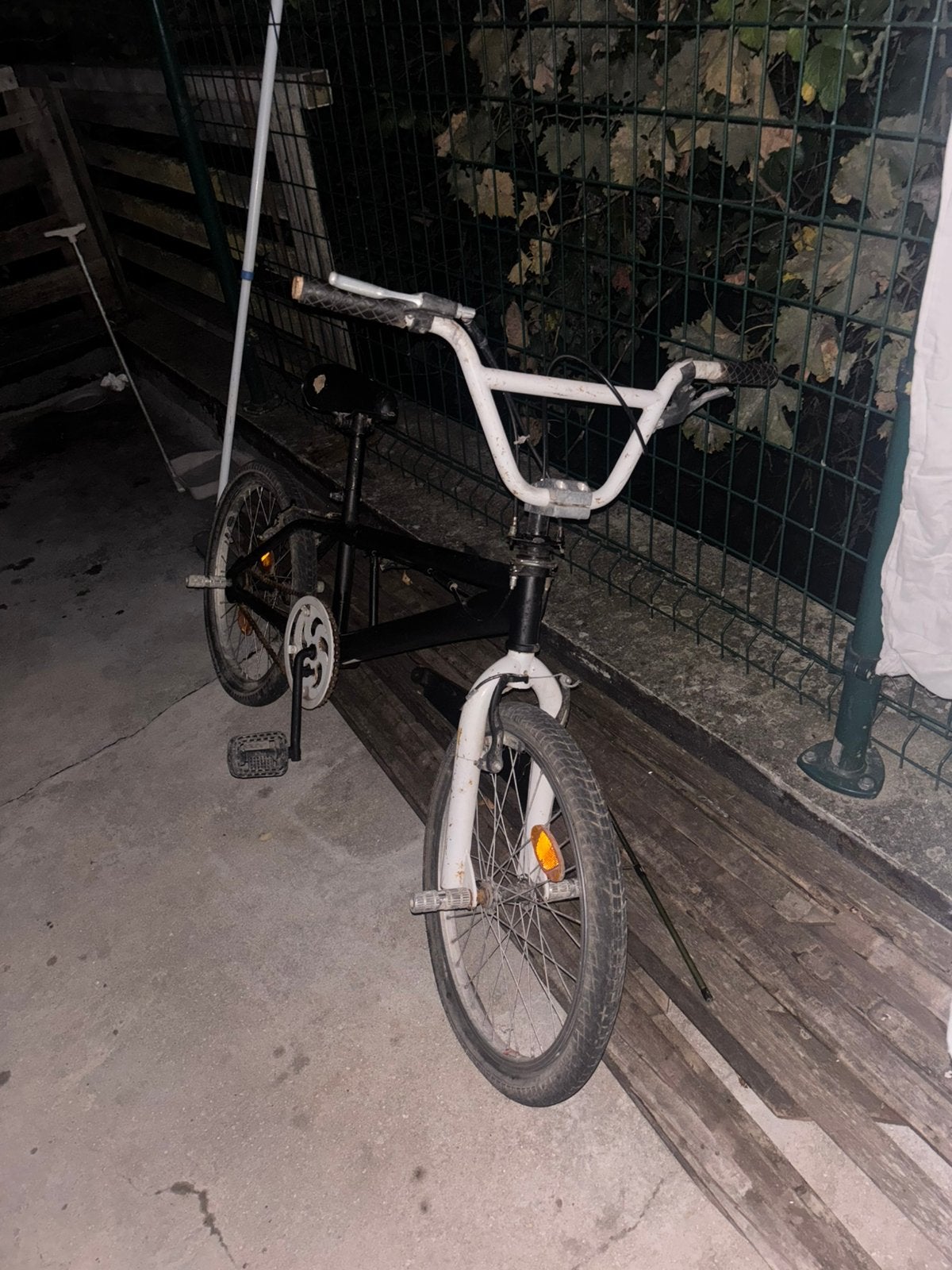 BMX 20 pouces noir et blanc-bon état, Vélos & Vélomoteurs, Enlèvement, Comme neuf, 20 à 24 pouces