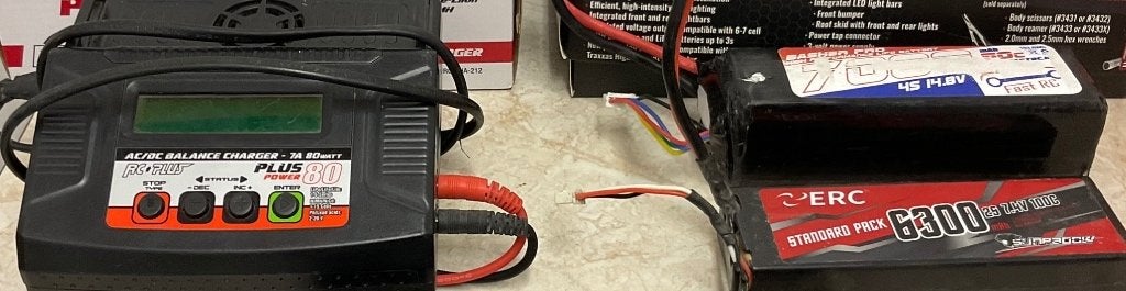 Batteries et chargeur de voiture RC, Enlèvement, Utilisé, Voiture