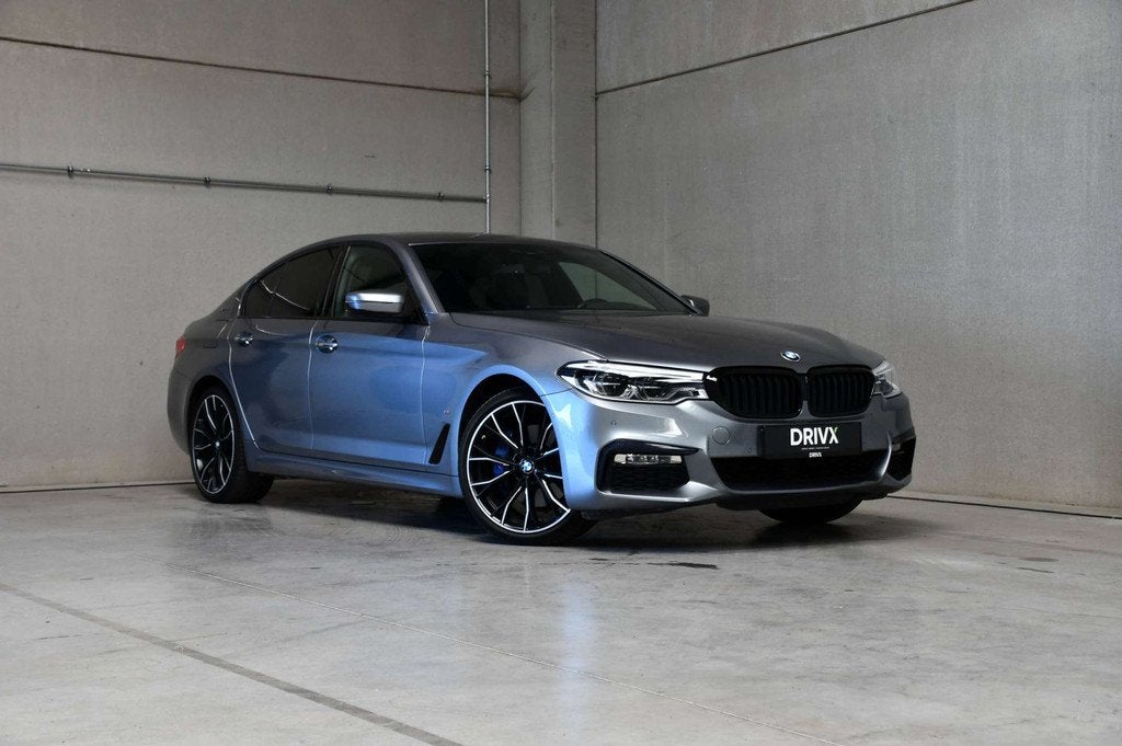 BMW 5 Serie 530 530e - PHEV - M-Sport - Shadowline - Keyless, Achterwielaandrijving, Gebruikt, 4 cilinders, Leder