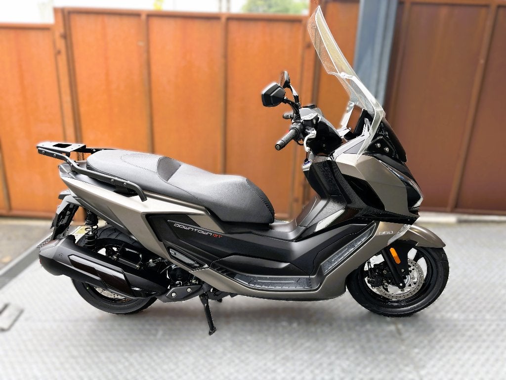 Downtown 350 gt ABS 2025 1800km garantie 1,2,3ans jhb, Motoren, Scooter, Bedrijf, Minimaal motorrijbewijs A2, Automaat