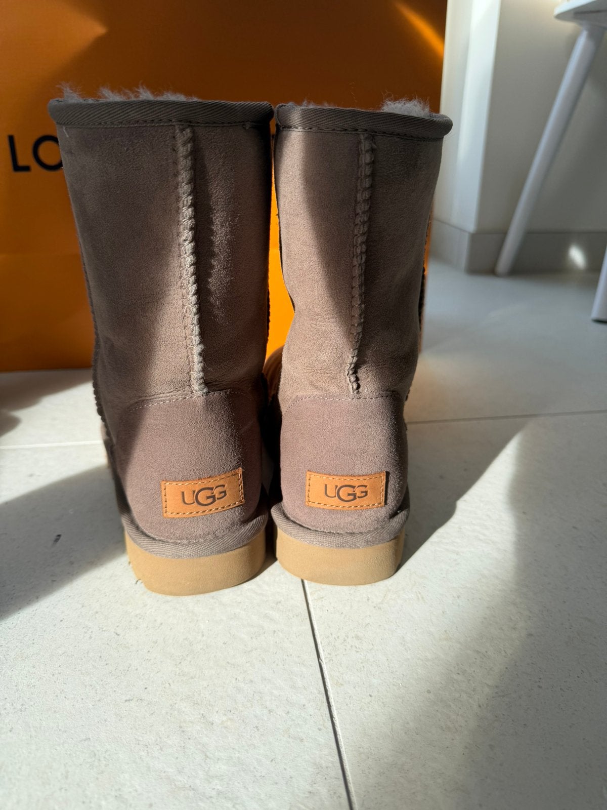 Grijs-bruine uggs nooit gedragen, Snowboots, Ophalen of Verzenden, Zo goed als nieuw, Grijs