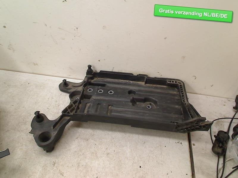 BAC A BATTERIE golf 7 Golf VII (AUA) (5Q0915321H), Volkswagen, Volkswagen AG, Utilisé, Kundenbetreuung@volkswagen.de
