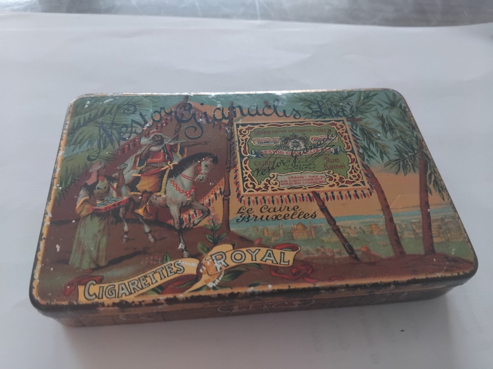 Boîte à tabac Nestor Gianaclis Royal, Enlèvement