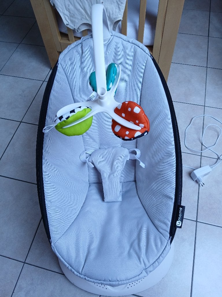 Balançoire électrique pour bébé, Enfants & Bébés, Autres marques, Comme neuf, Enlèvement, Avec ceinture(s)