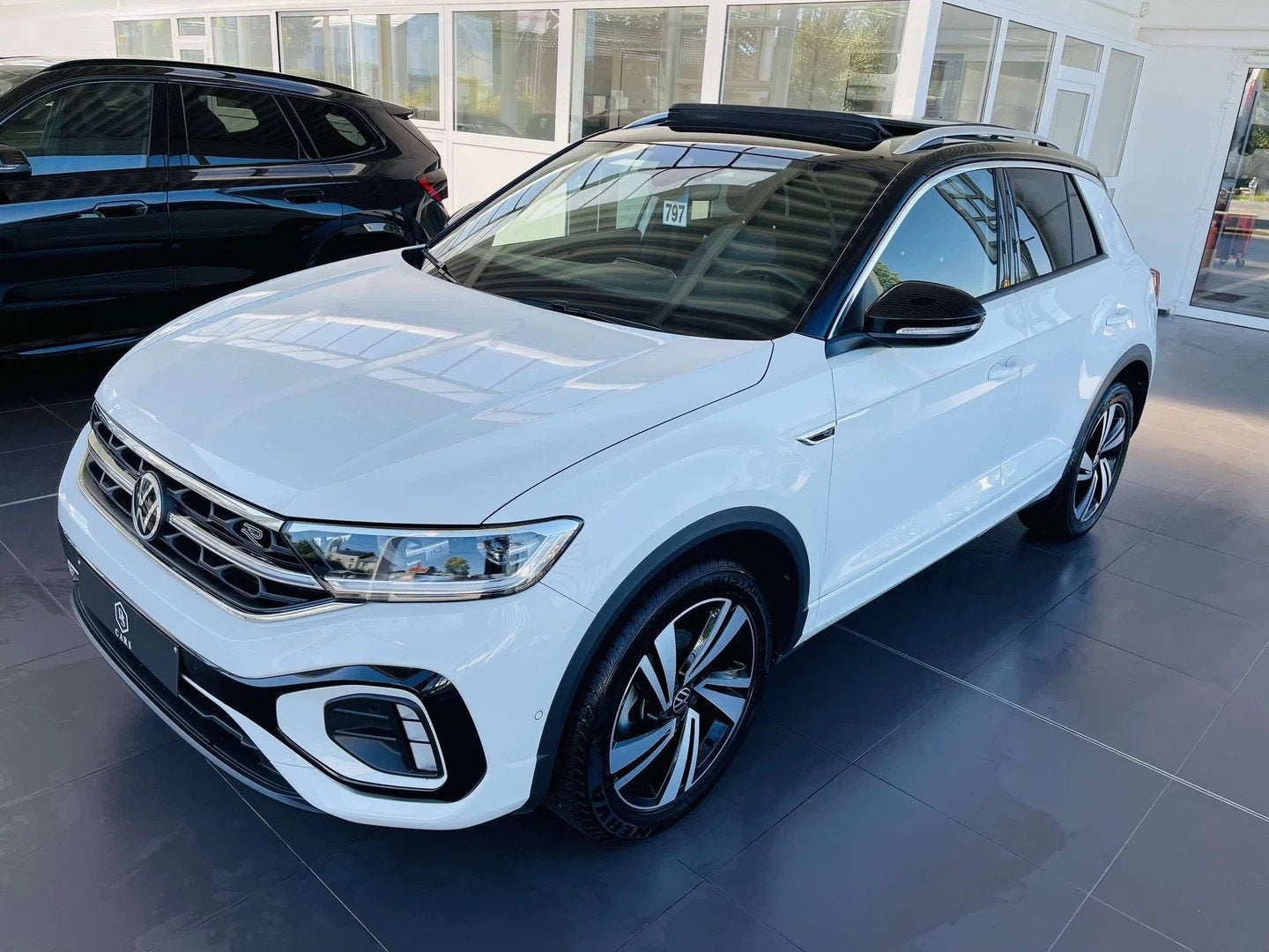 Volkswagen T-Roc 1.5 TSI * GARANTIE + R-LINE + TOIT PANO + F, Autos, https://public.car-pass.be/vhr/9ddbd687-4dee-422c-947b-902ec444e659