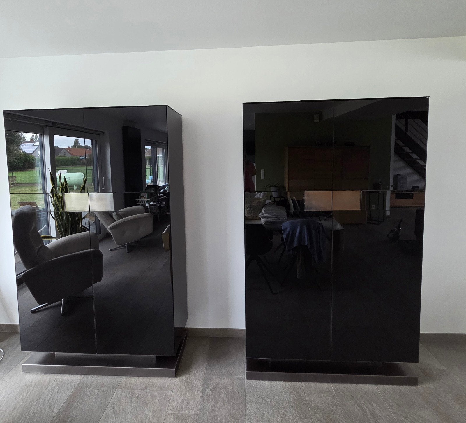 Glazen zwarte design kasten, Huis en Inrichting, Ophalen, Met deur(en), 100 tot 150 cm, 150 tot 200 cm